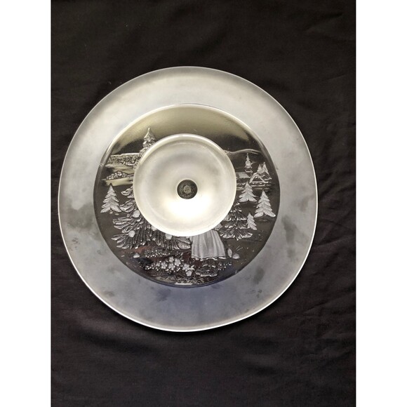 Mikasa Christmas Story, Frosted Glass Cake Stand/Torte Plate, 13 Inches - Picture 7 of 8